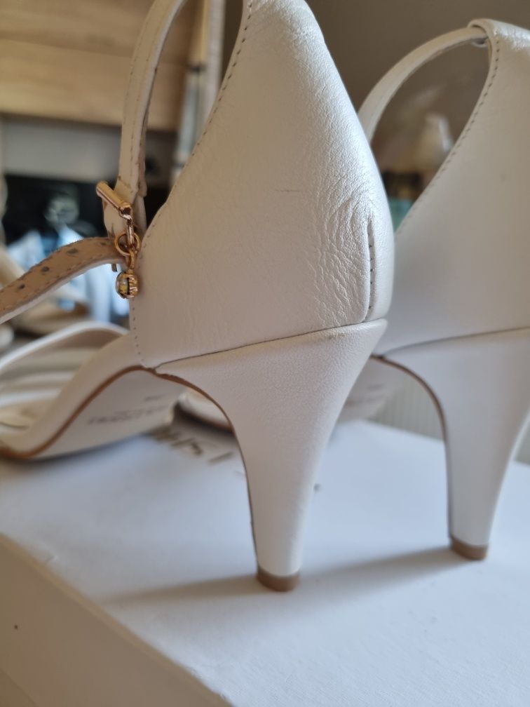 Piękne nowe buty ślubne Yes I Shoe