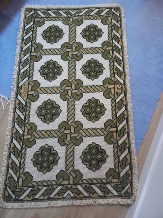 Tapetes de Arraiolos, 1,40m x 80cm, 150 € cada