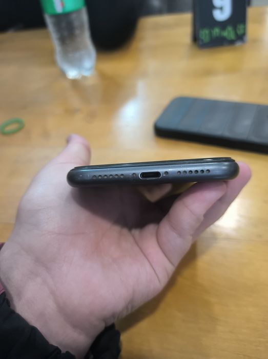 Продам iPhone 11 128