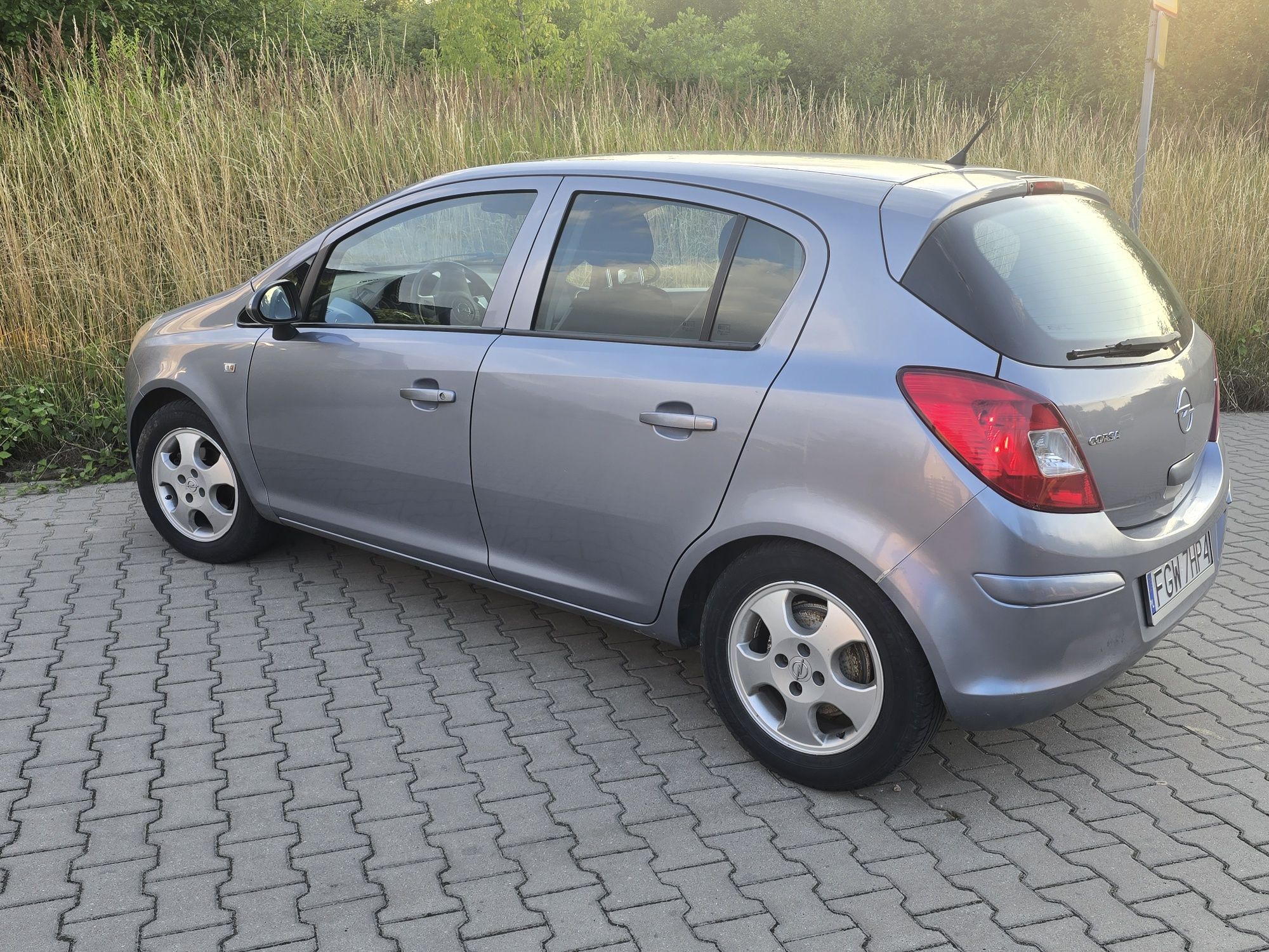 Opel Corsa D 1.2 Eco tec sprawna klima