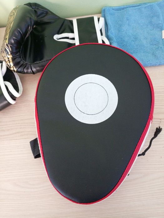 2 x tarcza  obronną MMA