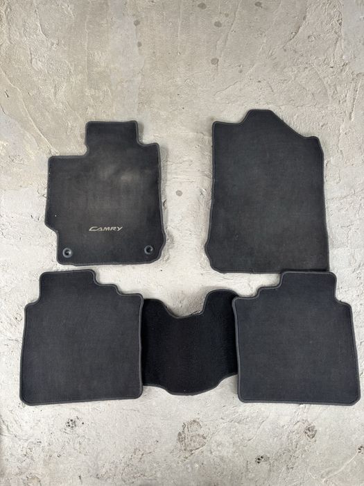 Оригинальні килимки на тойоту камрі 40