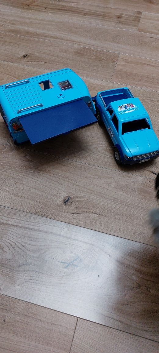 Auto z przyczepą kempingową Playmobil