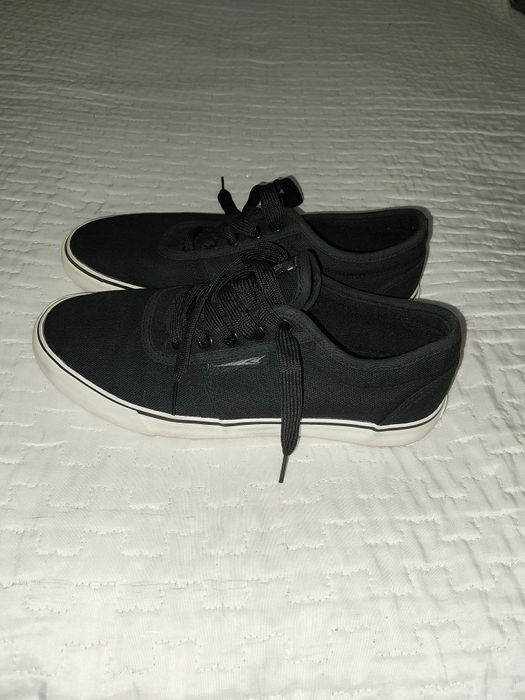 Nowe trampki chłopięce 38