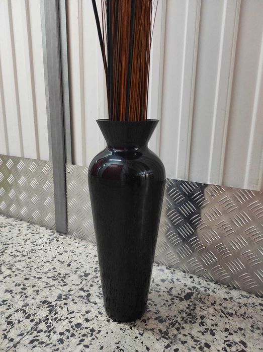 Vendo Vaso Decorativo em louca de cor preta
