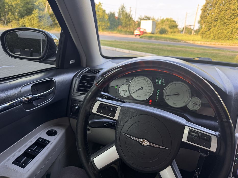 Chrysler 300с 2.7 в чудовому стані !