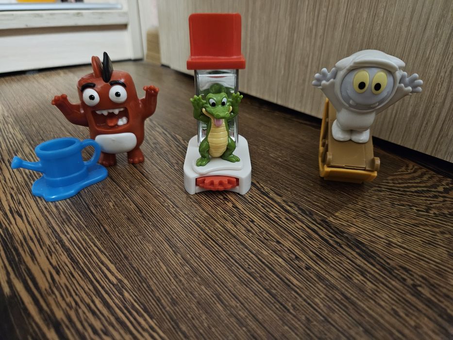 Игрушки из больших киндеров