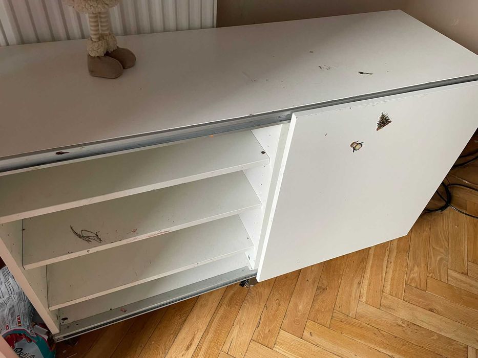 szafka na książki, płyty CD