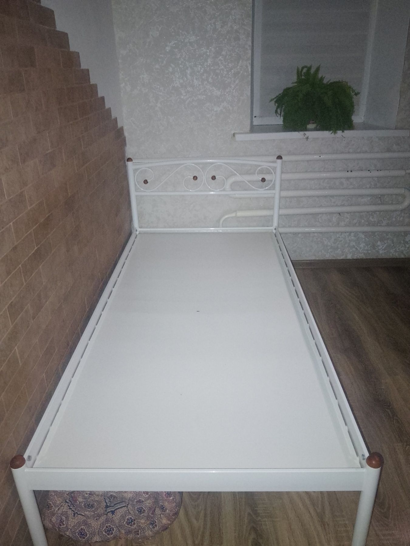 Продам ліжко з матрацом