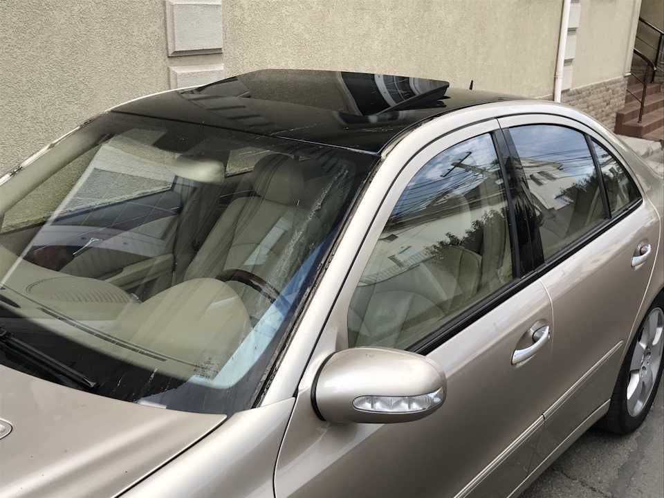 Обклеювання вінілом дах авто, псевдо панорма, черная крыша на машину