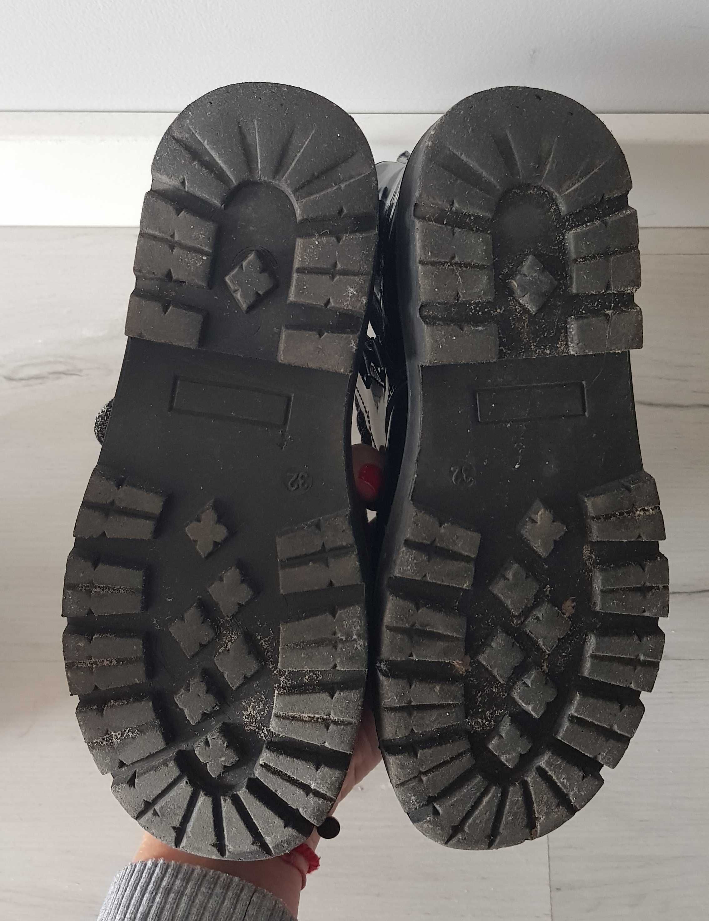 Botki czarne lakierowane  r.32