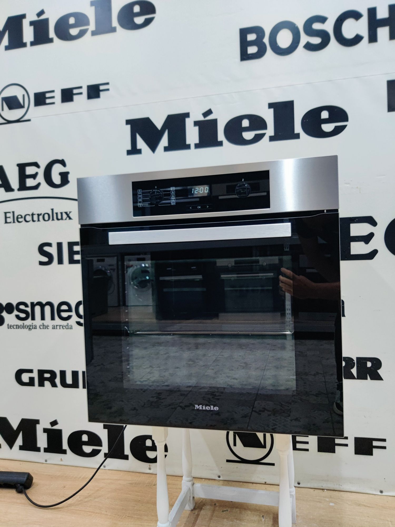 Духовка Miele™ H2267-1B. Духова шафа. Як нова! Виїздні Салазки! GERMAN