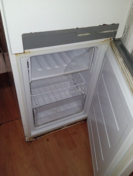 Продається робочий холодильник