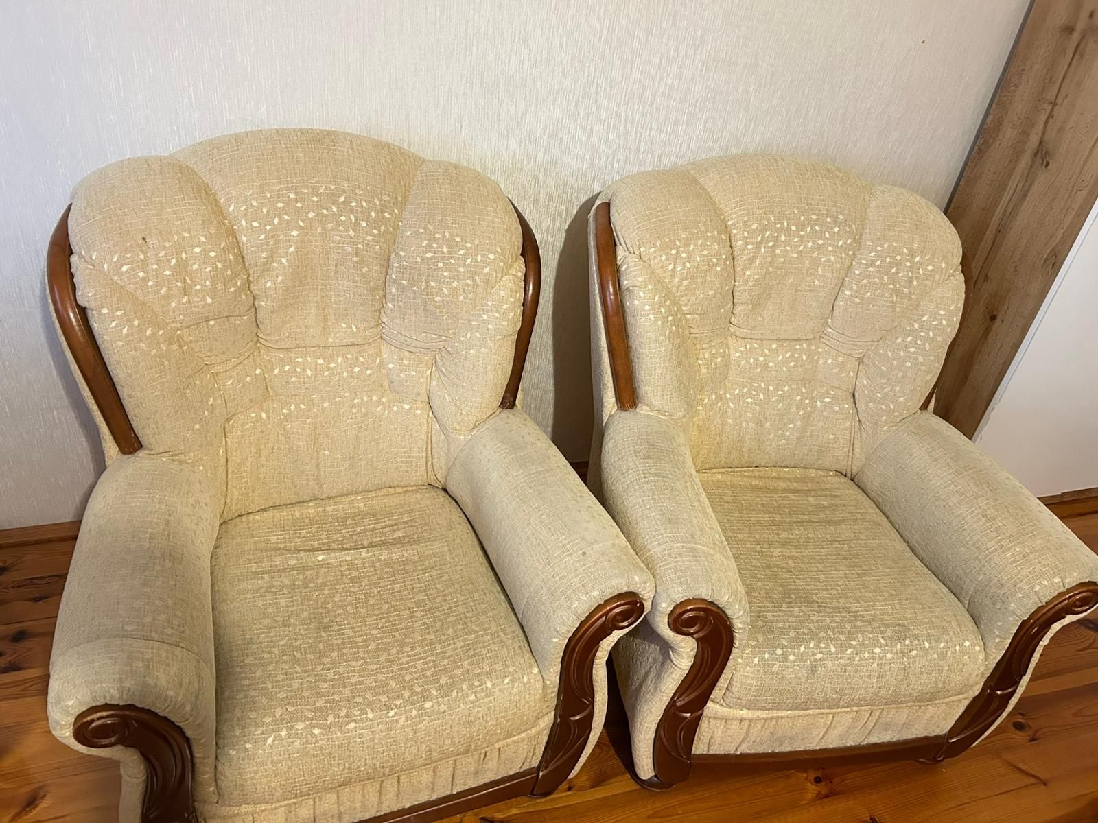 Komplet sofa plus dwa wygodne fotele..Polecam