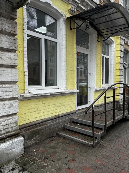 Центр міста, червона лінія, продам нежитлове приміщення