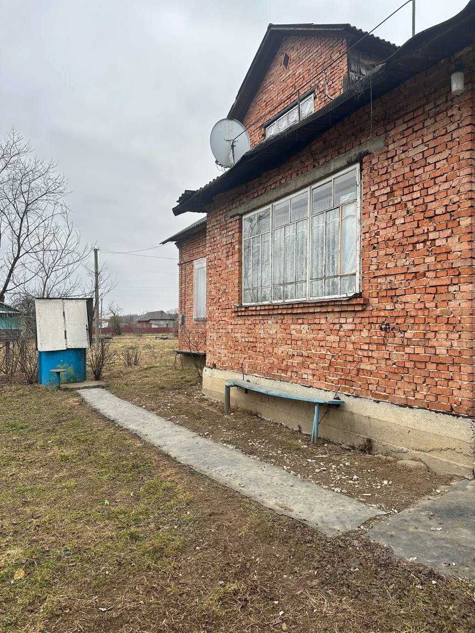 Продаж будинку в селі Завій