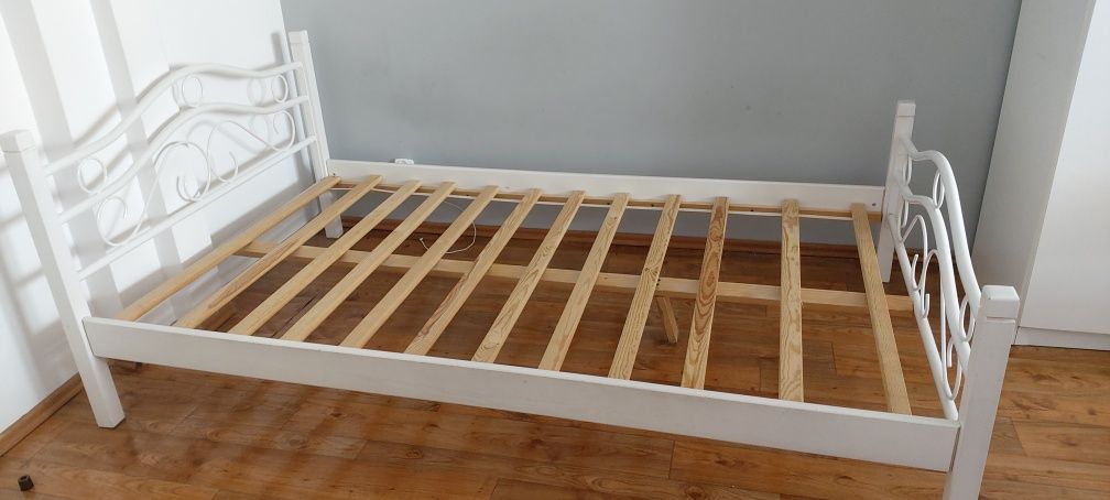 Rama łóżko biała 120×200 drewno, metal