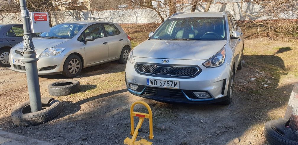 Niro plug-in 140 KM,ładowany z gniazdka 230V dobrze wyposażony