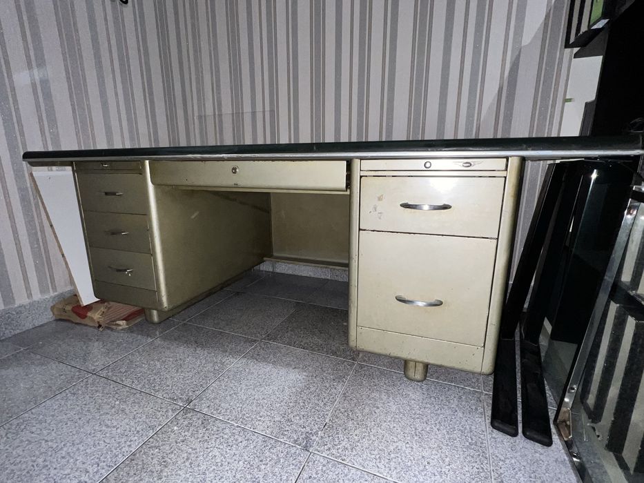 Secretária antiga em aço – industrial Mid Century | SEEL (anos 50)