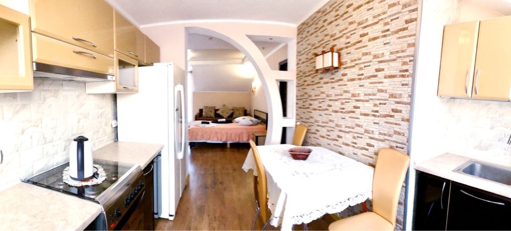 Східниця (центр) житло зі зручностями та кухнею