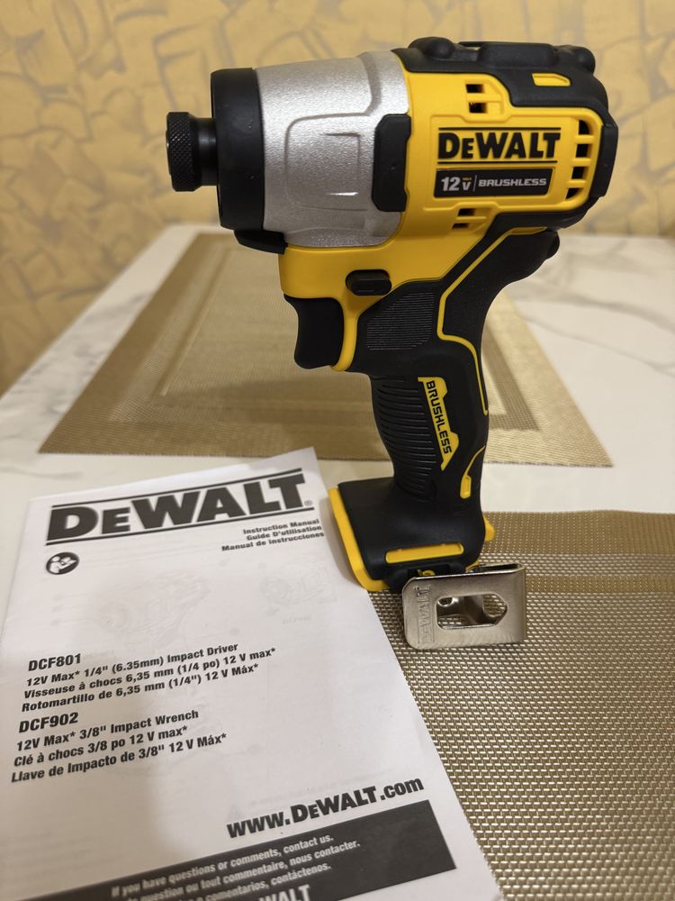 Ударний шуруповерт-гайковерт імпакт DeWALT DCF801 12V
