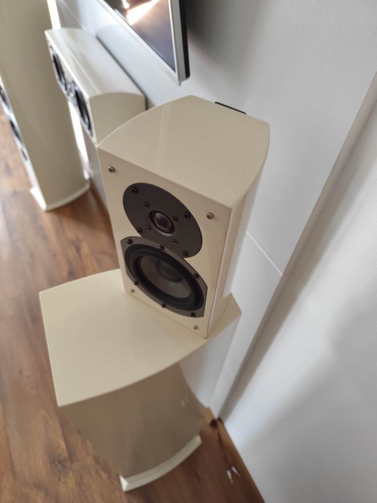 Kolumny M-Audio HRS-75 Piano Cream zestaw 5 głośników