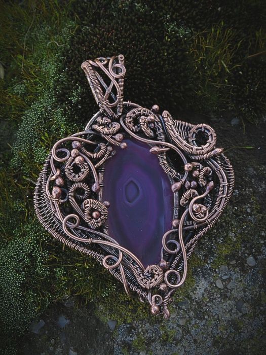 Wisior; różowy agat; miedź; wire wrapping