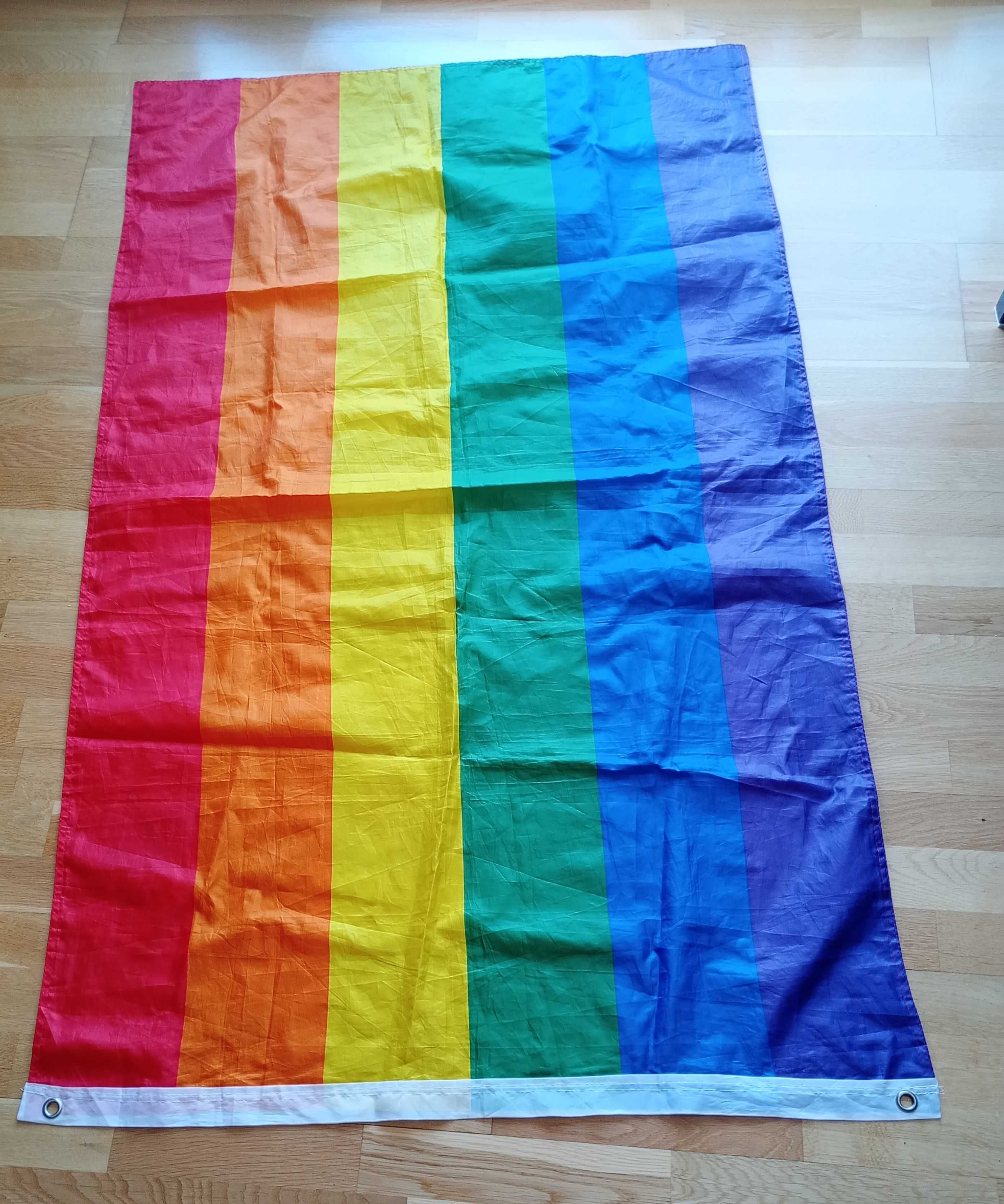 Tęczowa flaga     ,