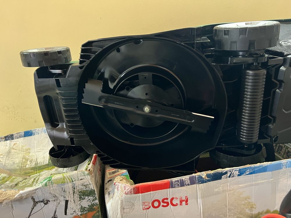 газонокосарка (Bosch AdvancedRotak 650)