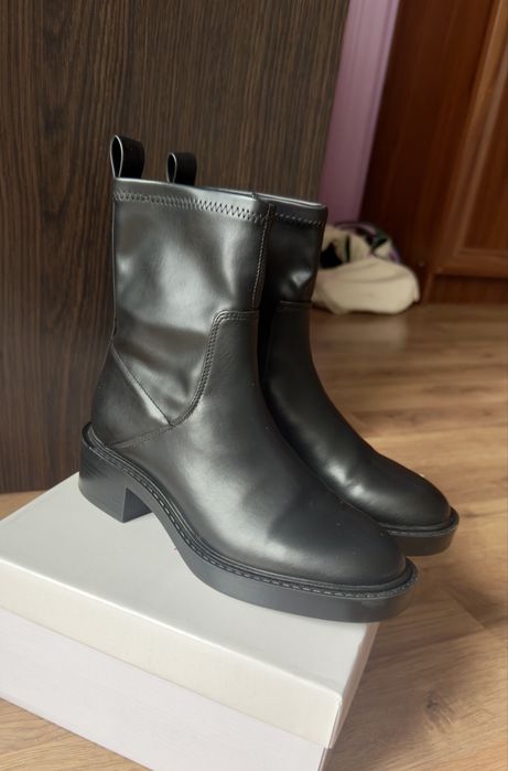 Черевики Stradivarius