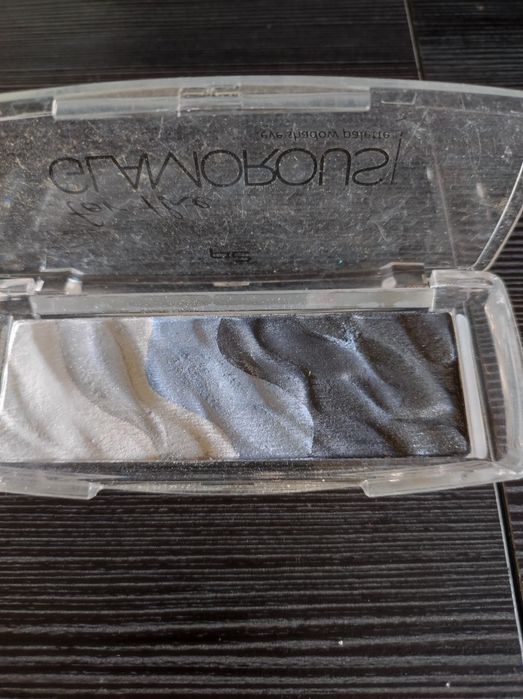 Poczwórny cień do powiek