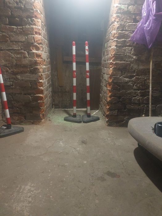 Słupki czerwono biale male