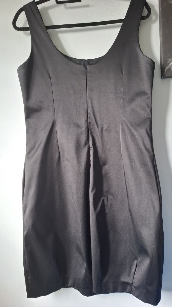 Zara z miesistej tafty z bawełną i elastanem, sukienka