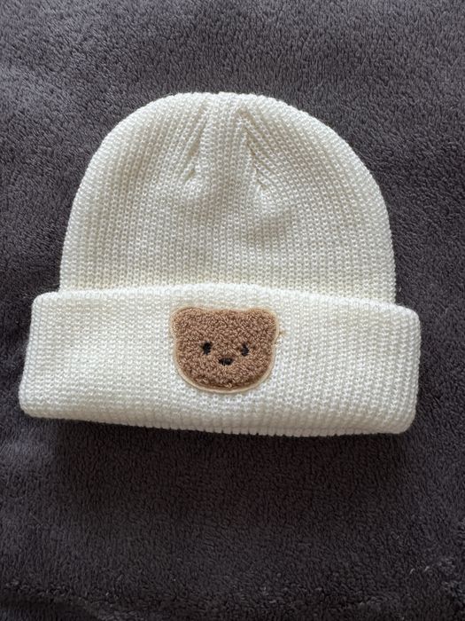 Шапка дитяча 1 -2 роки, біла з ведмедиком
