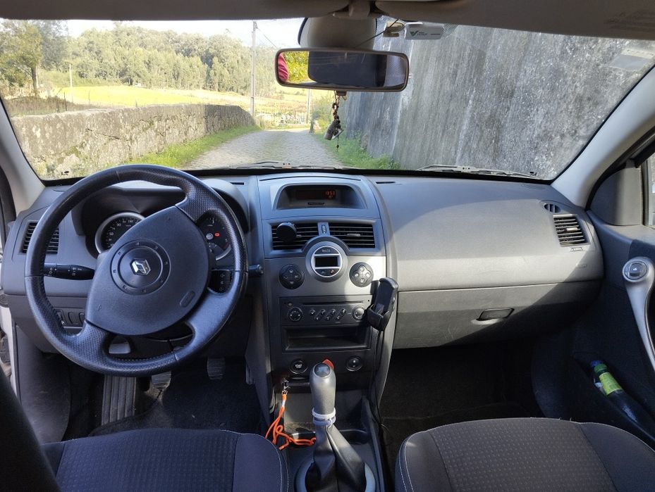 Renault Megane cinza