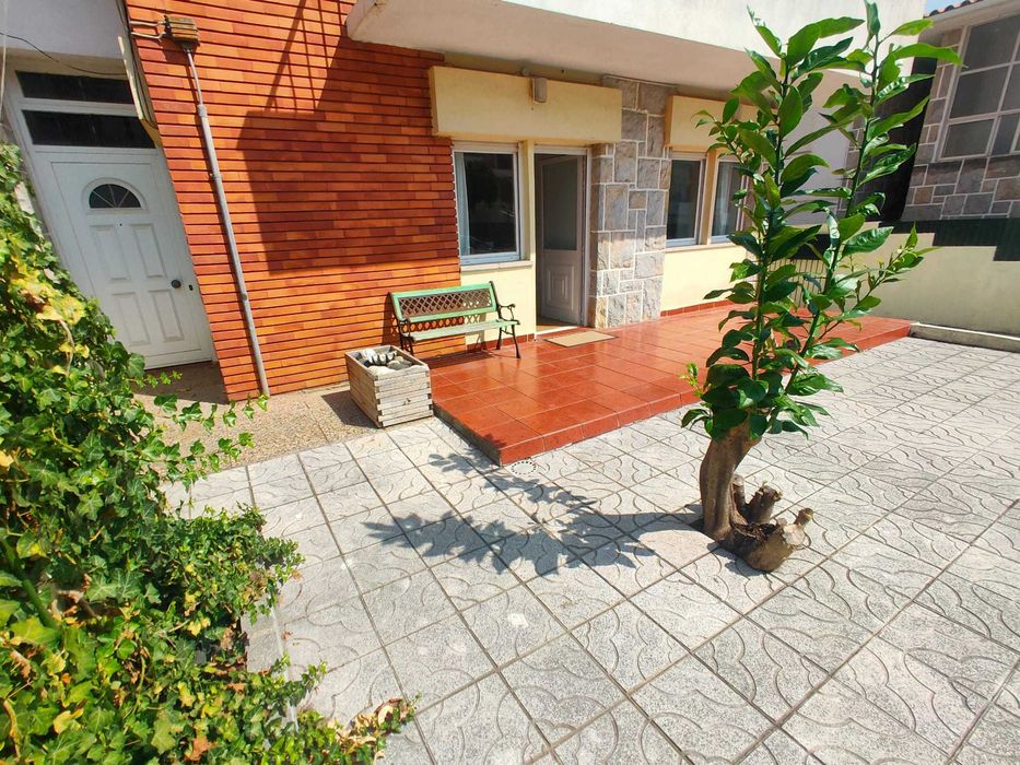 Moradia com terraço-jardim independente de 188 m² em Caxias - Laveiras