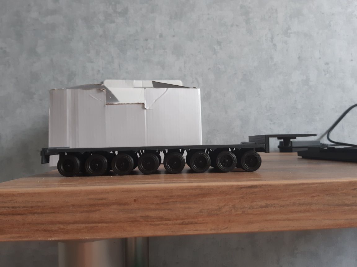 Naczepa model 1:43 8-osiowa