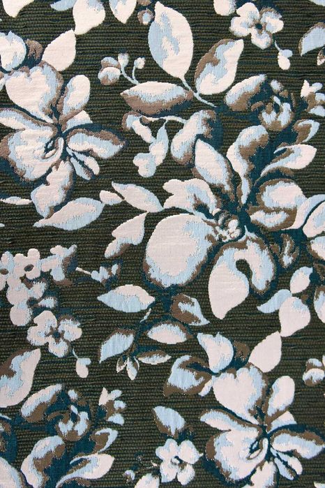 Tkanina żakardowa w kolorze khaki z kremowo-błękitnymi kwiatami