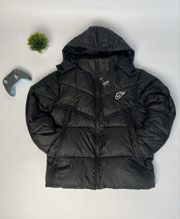 Курточка Nike Windrunner