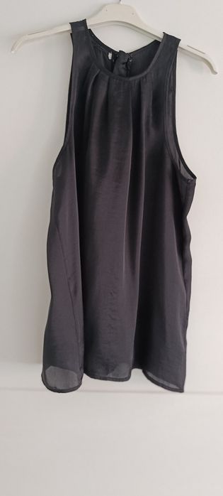 Blusa sem mangas preta tamanho S. Usada