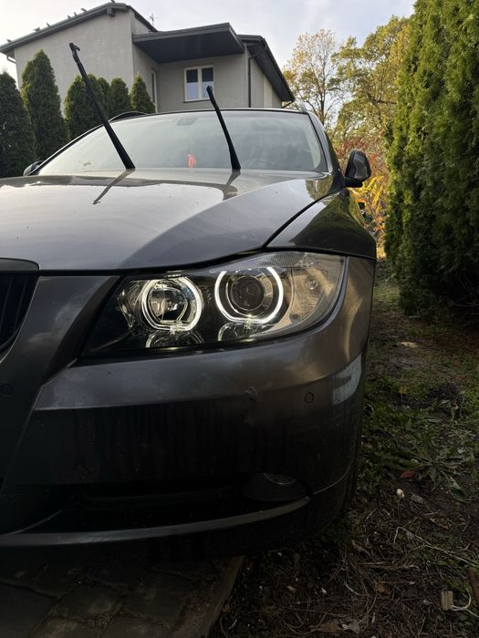 Reflektory Lampy Bmw e90/e91 ,Biale ringi ,100% sprawne .