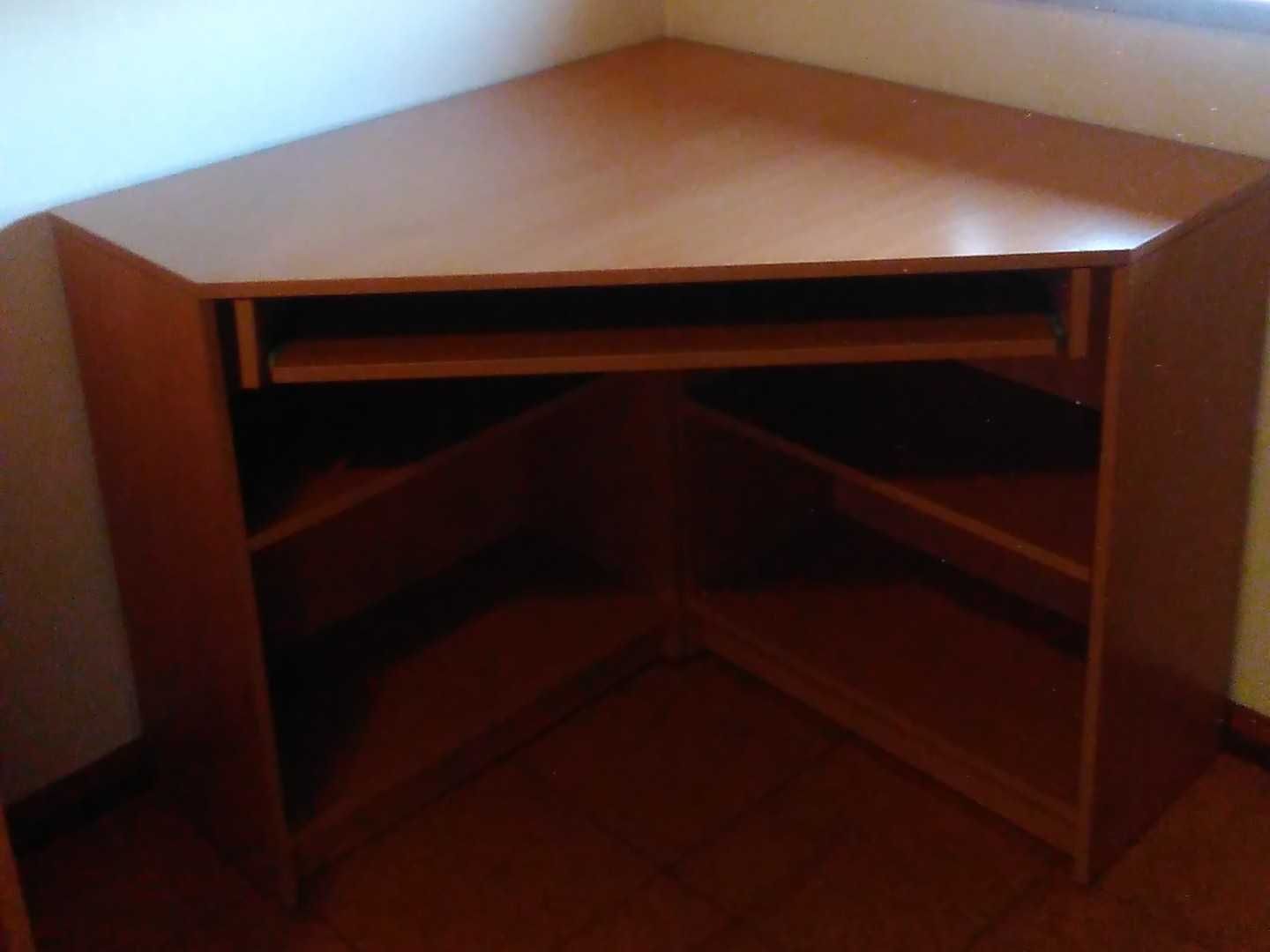 Secretária / Mesa de Trabalho de canto, com plataforma (Multinível)