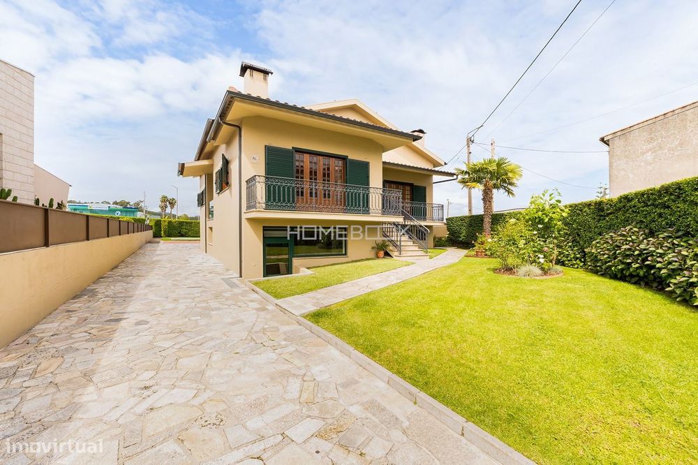 Moradia V6, com piscina, AL, em Vila Frescainha, Barcelos