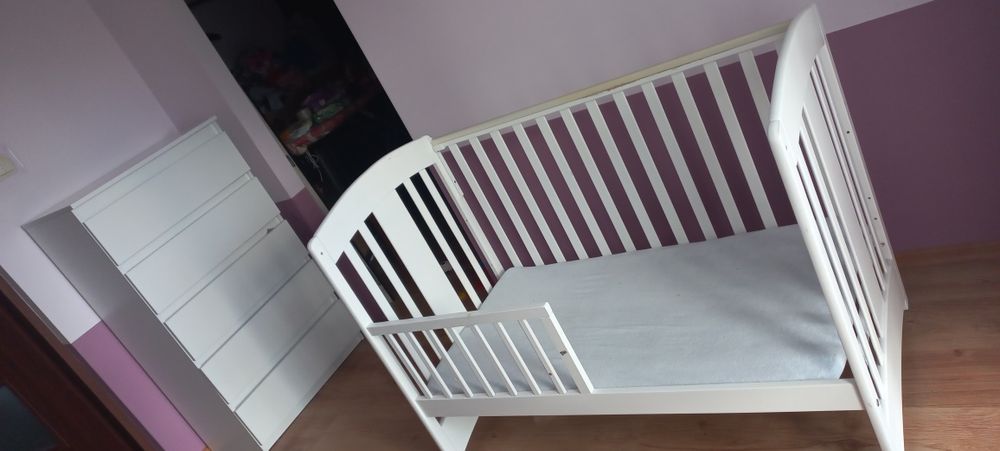 Łóżeczko + komoda