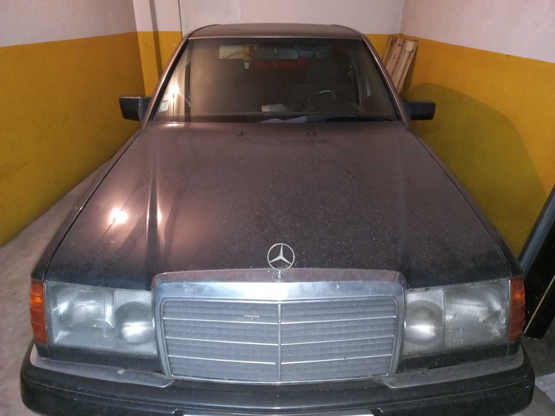 Mercedes 300D impecável funciona muito bem matricula frança para peças