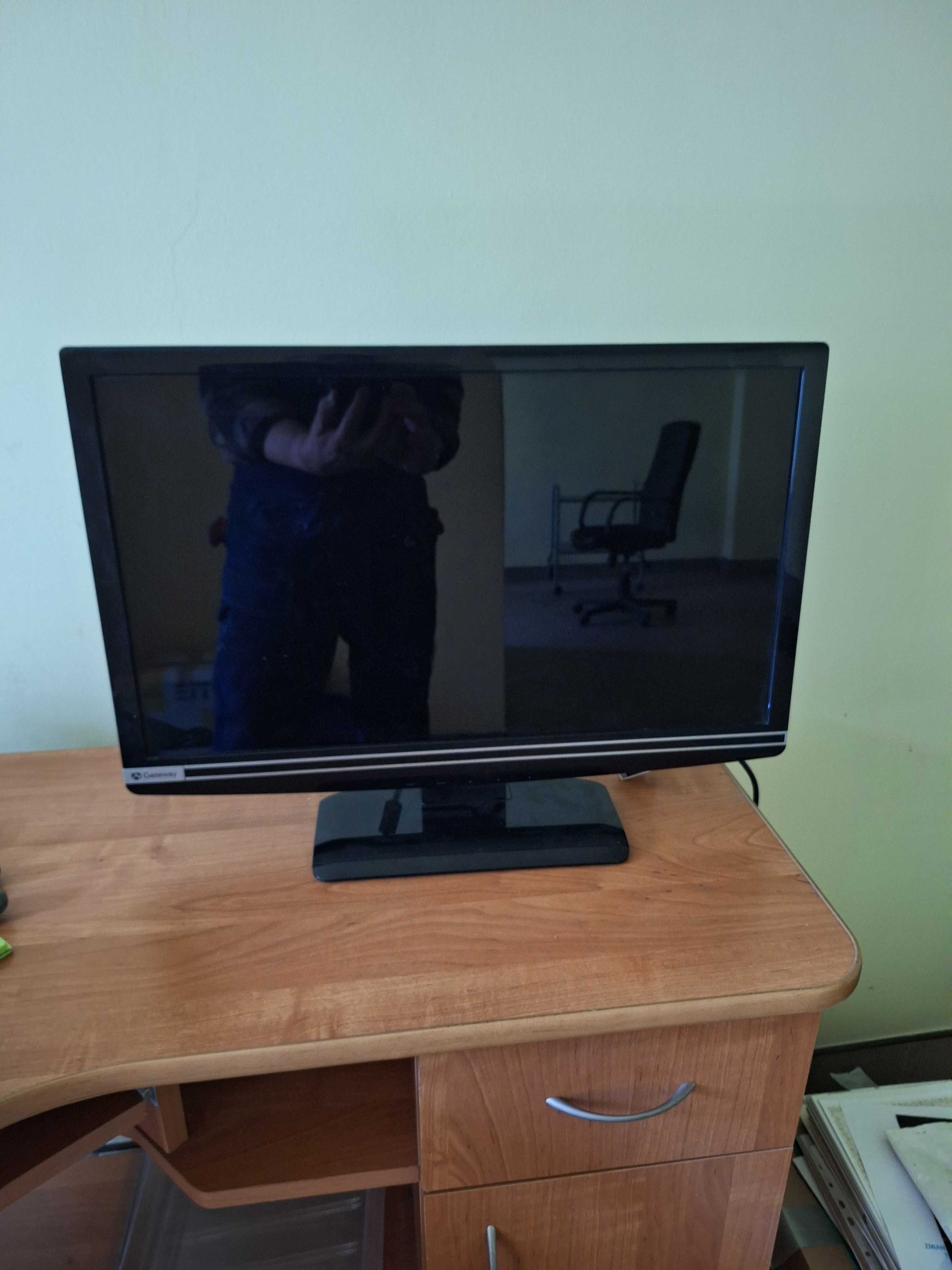 Sprzedam dwa monitory w dobrym stanie