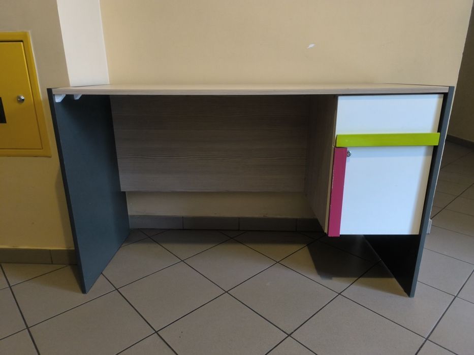 Biurko młodzieżowe