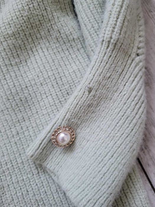 Zielony pistacjowy sweter kardigan z ozdobnymi guzikami jasny narzutka