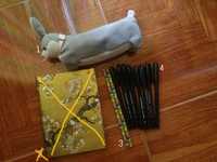 Material escolar: Bolsa, lápis, canetas