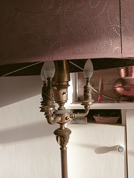 Candeeiro de pé antigo